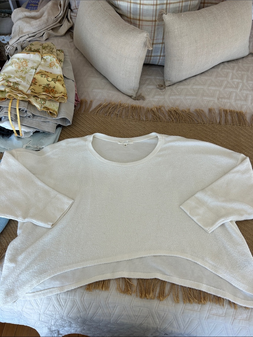 Truly Madly Deeply Cream and White Knit Top size large